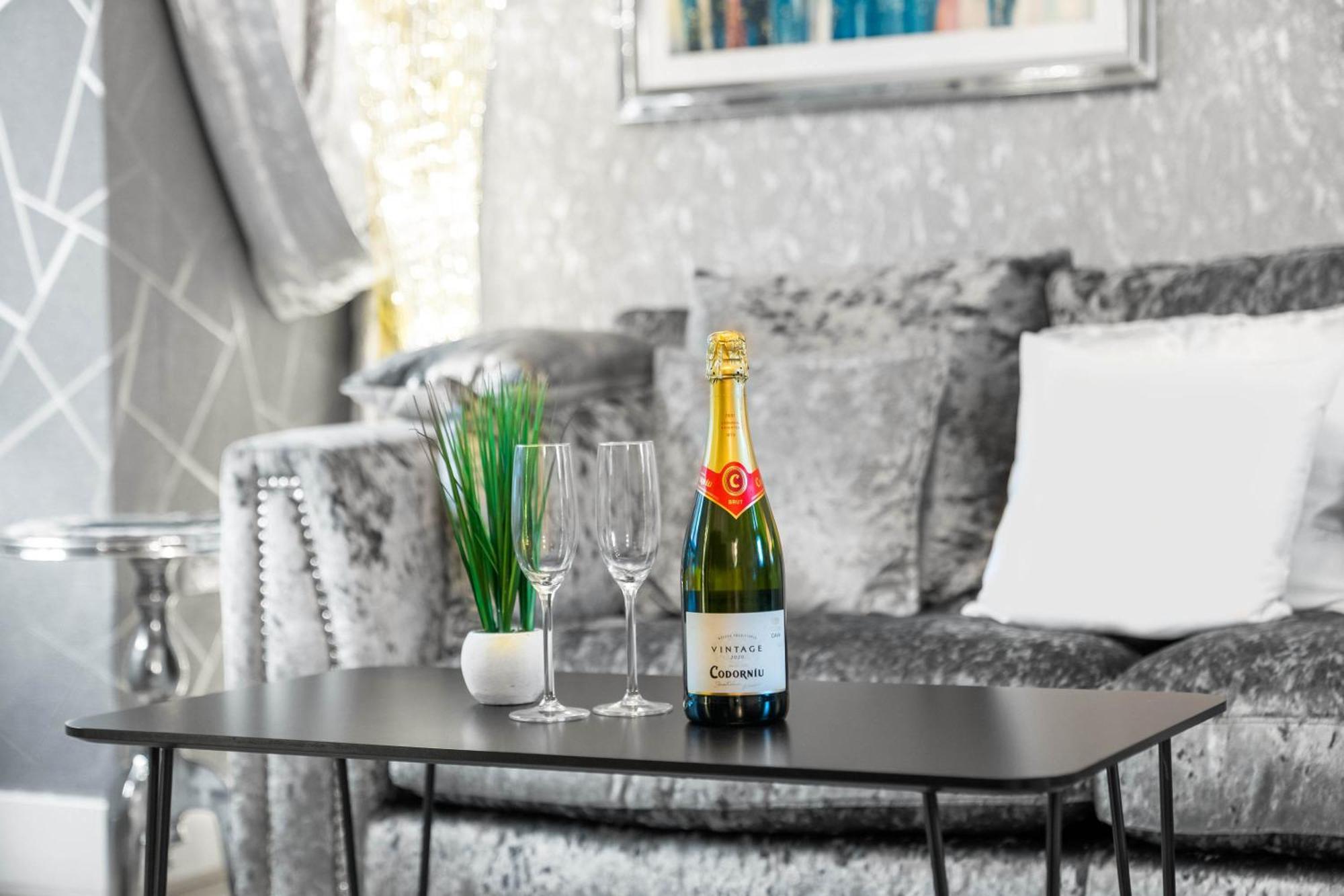 Luxury 1 Bed Flat With Parking 11K - Top Rated - Netflix - Wifi - 70 Inch Smart Tv - Birmingham City Centre - Tv In Bedroom - Top Rated Exteriér fotografie
