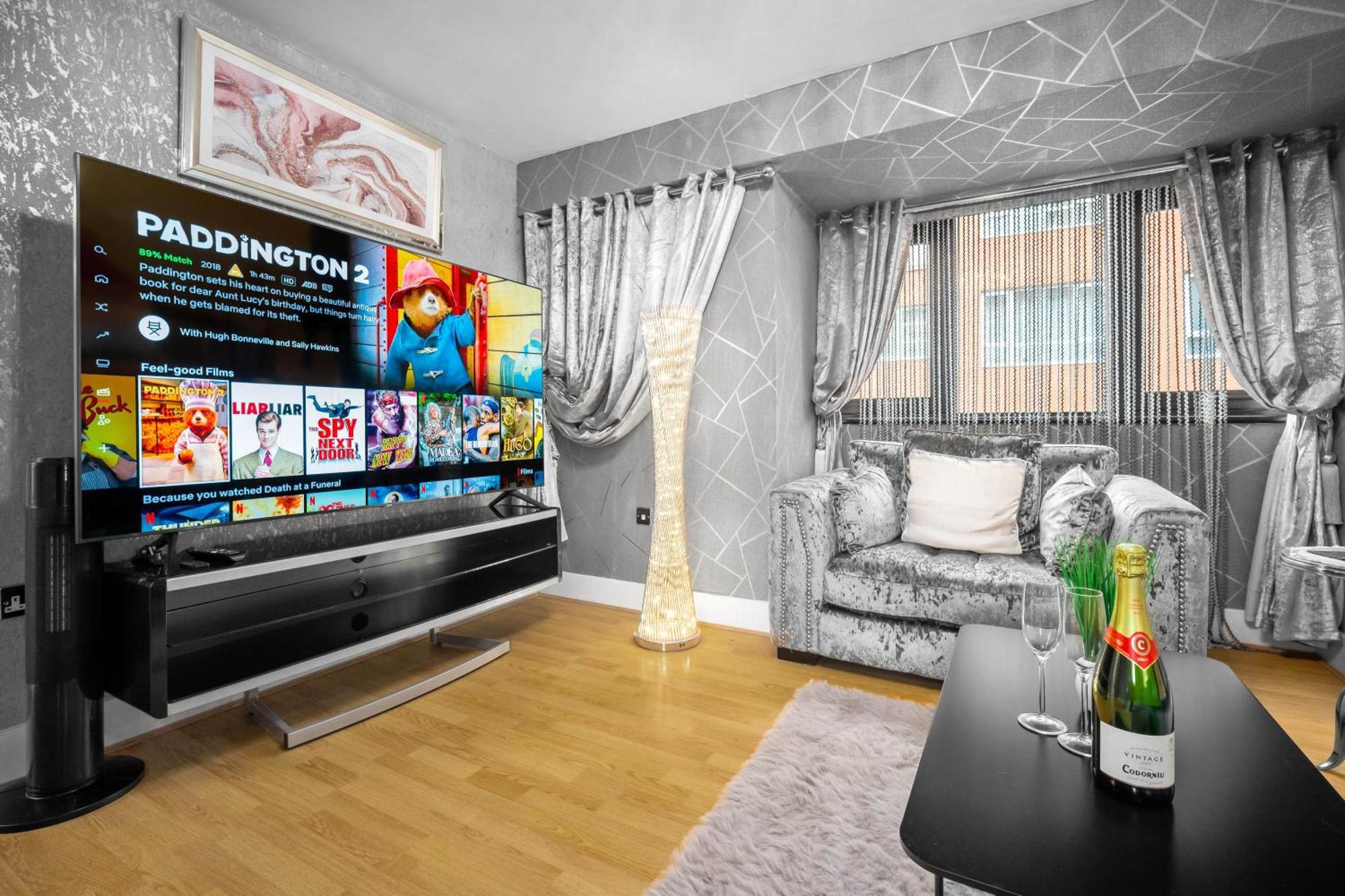 Luxury 1 Bed Flat With Parking 11K - Top Rated - Netflix - Wifi - 70 Inch Smart Tv - Birmingham City Centre - Tv In Bedroom - Top Rated Exteriér fotografie
